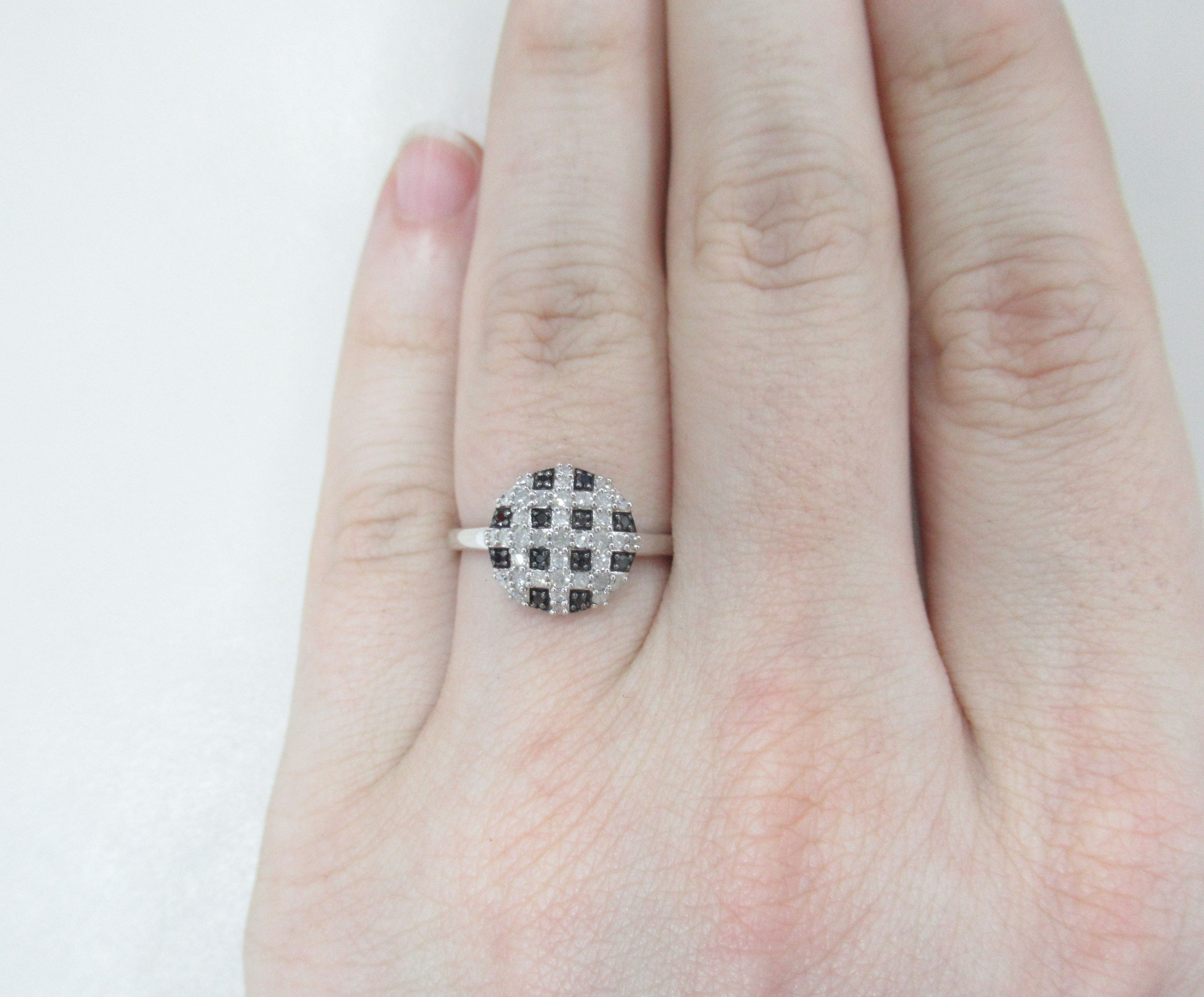 Серебряное кольцо с бриллиантами